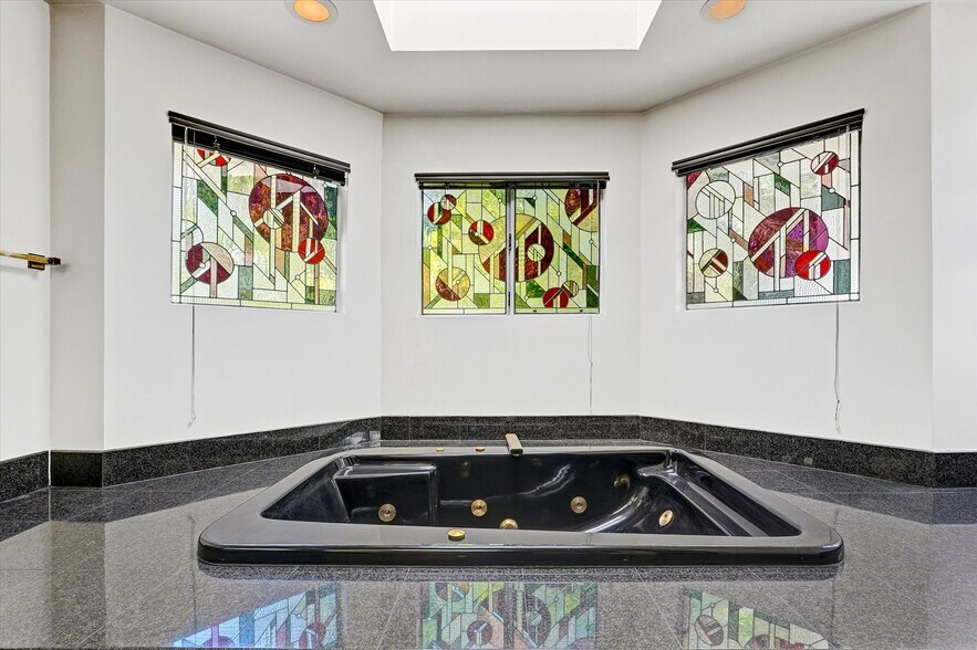 More Photos Of 4623 Hayvenhurst Ave, Encino Apartments For Sale