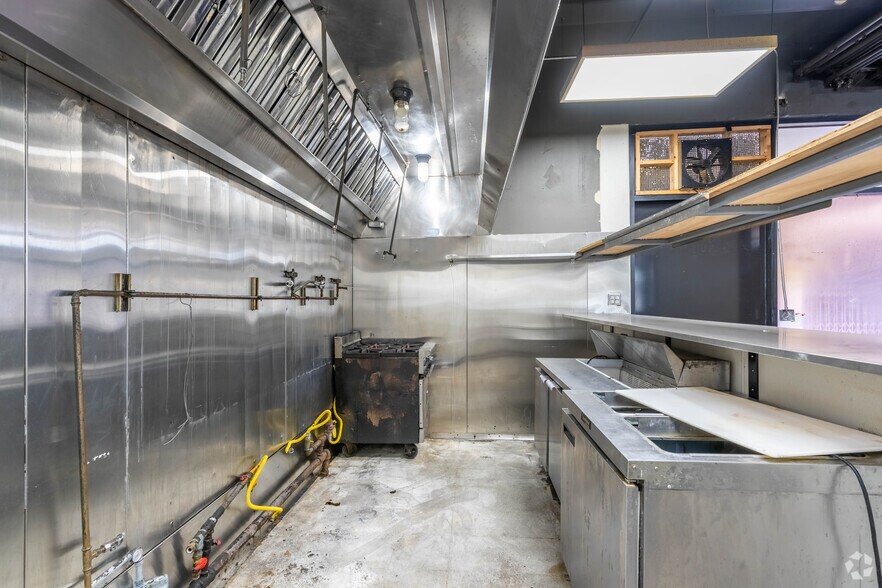 More Photos Of 1207 S Jackson St, Seattle Freestanding For Sale