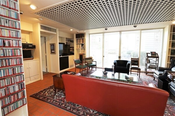 More Photos Of 600 Crockett Cir, Paris Specialty For Sale