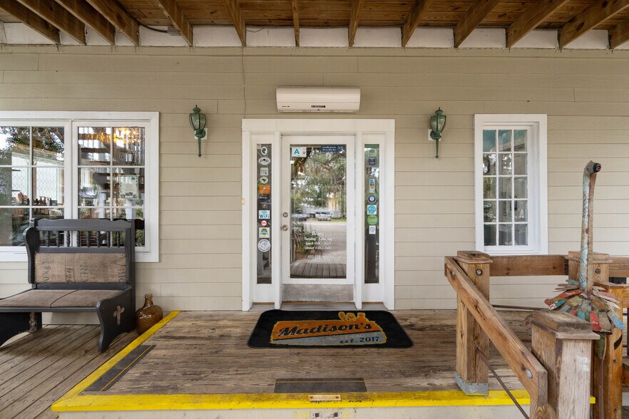 More Photos Of 925 10th St, Port Royal Restaurant For Sale