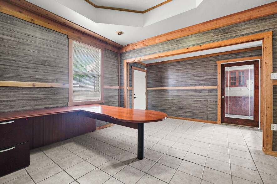 More Photos Of 2330 Schuwirth Rd, Converse Warehouse For Lease