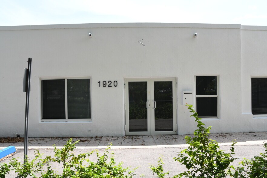 More Photos Of 1920 SW 22nd St, Miami Medical For Lease