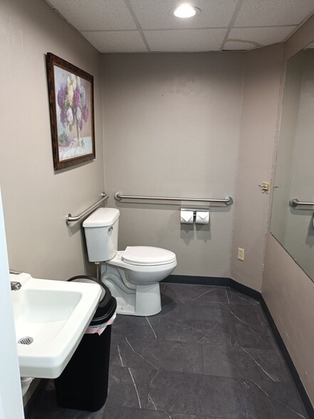 More Photos Of 4921 E State St, Rockford Office For Sale