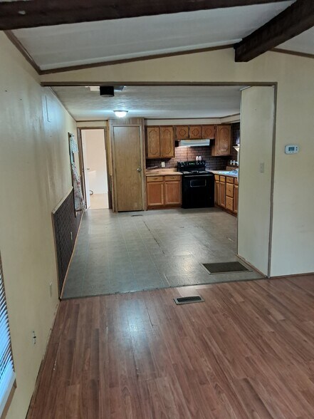 More Photos Of 8719 Pearson Rd, Ore City Warehouse For Sale