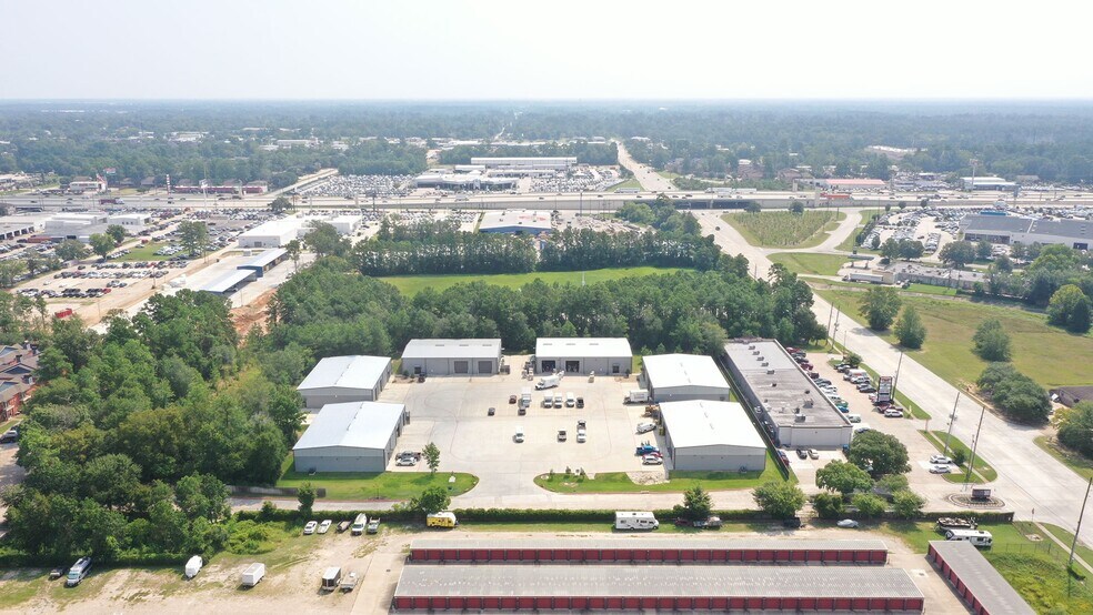 More Photos Of 806 Gladstell St, Conroe Unknown For Lease