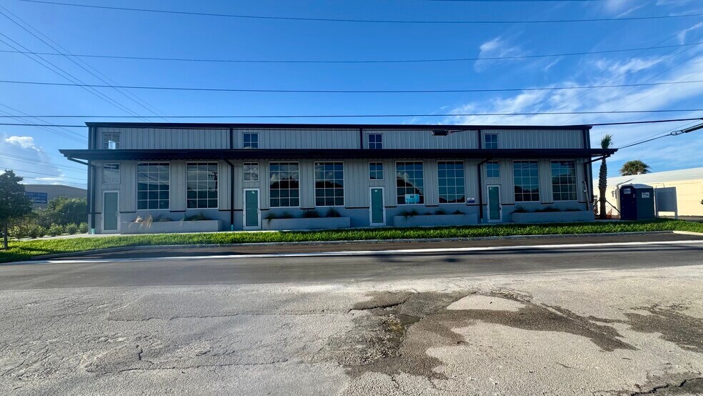 More Photos Of 301 Florida Ave, Fort Pierce Flex For Sale