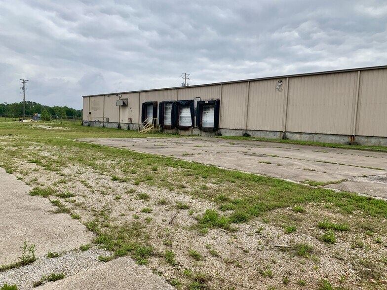 More Photos Of 5725 Howard Bush Dr, Neosho Distribution For Lease