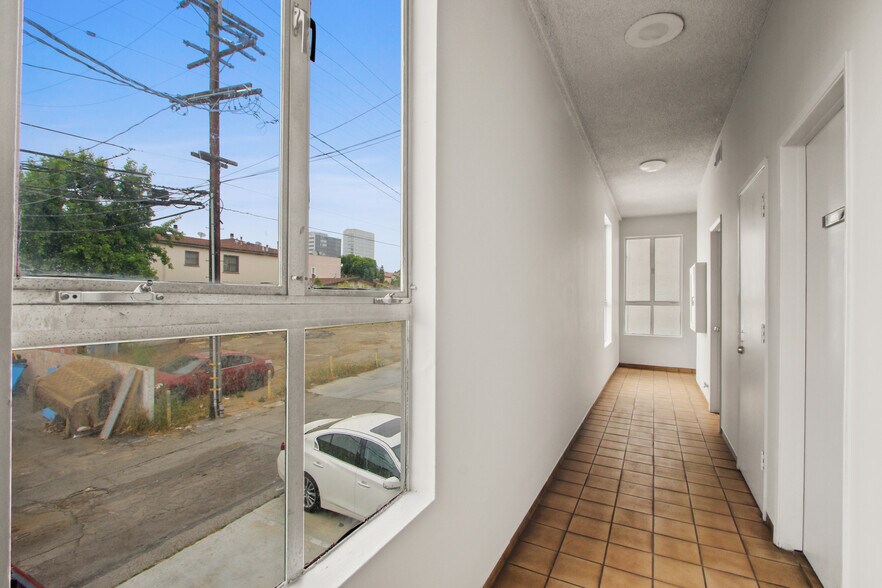 More Photos Of 3017 Santa Monica Blvd, Santa Monica Office For Sale