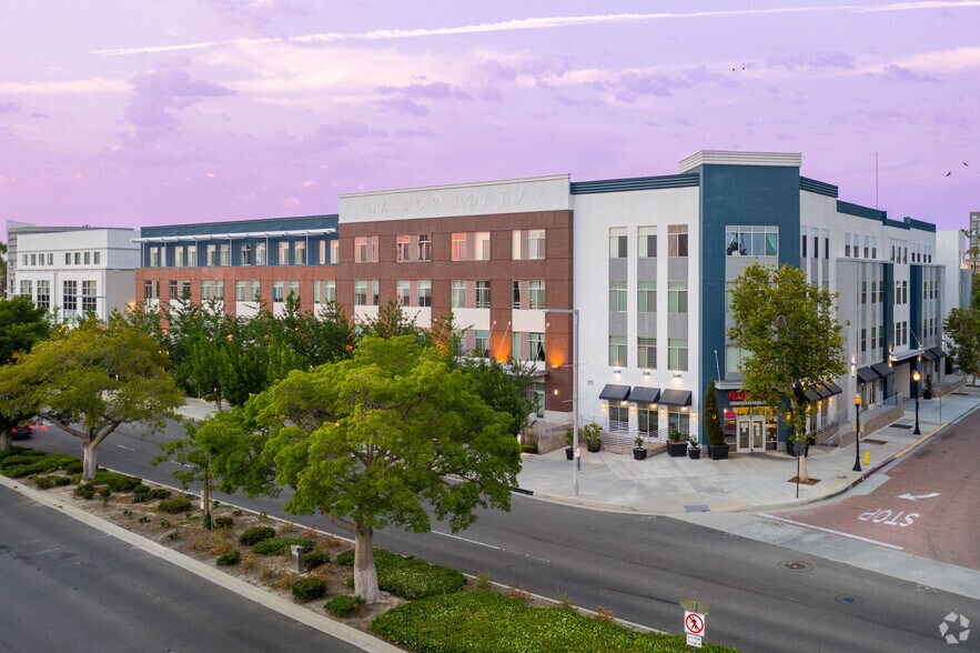 Primary Photo Of 110 S Harbor Blvd, Anaheim Apartments For Lease