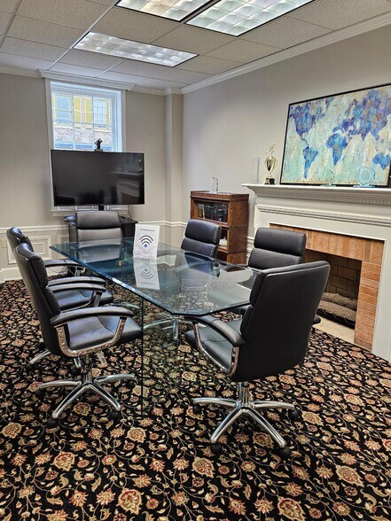 More Photos Of 20 S King St, Leesburg Office For Lease