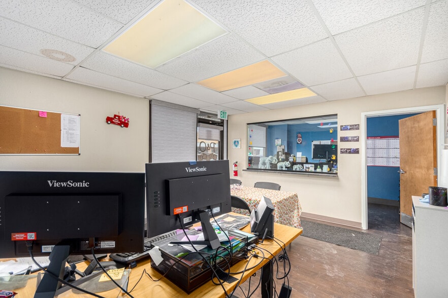 More Photos Of 374 Norfolk St, Aurora Warehouse For Sale