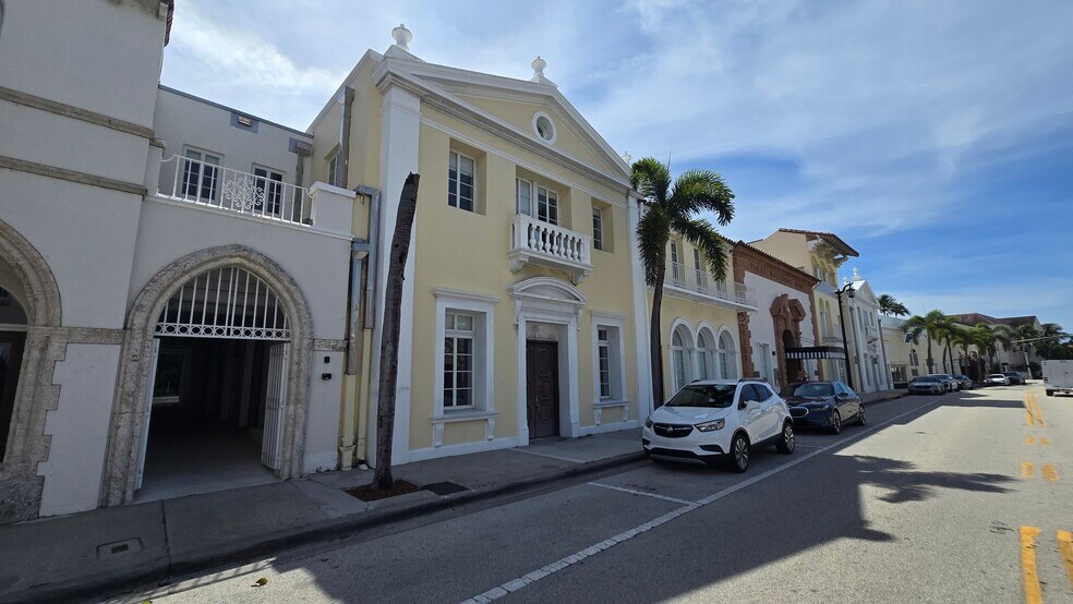 More Photos Of 239 S County Rd, Palm Beach Office For Lease