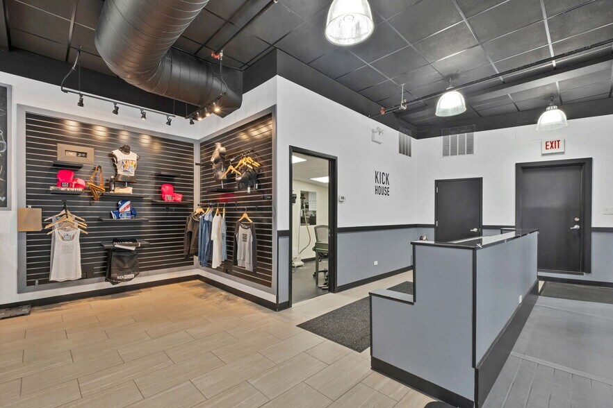 More Photos Of 4725 N Western Ave, Chicago Apartments For Lease