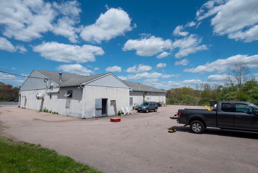 More Photos Of 250 S County Trl, Exeter Freestanding For Sale