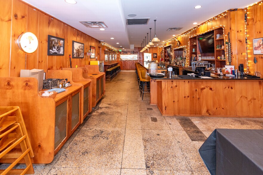More Photos Of 5800 York Rd, Baltimore Restaurant For Sale