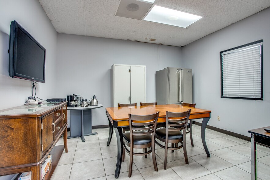 More Photos Of 502 N Haskell Ave, Dallas Office For Sale