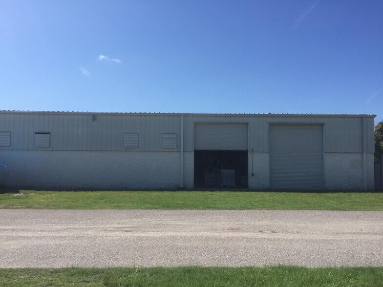 More Photos Of 2430 S Nova Rd, Daytona Beach Specialty For Lease