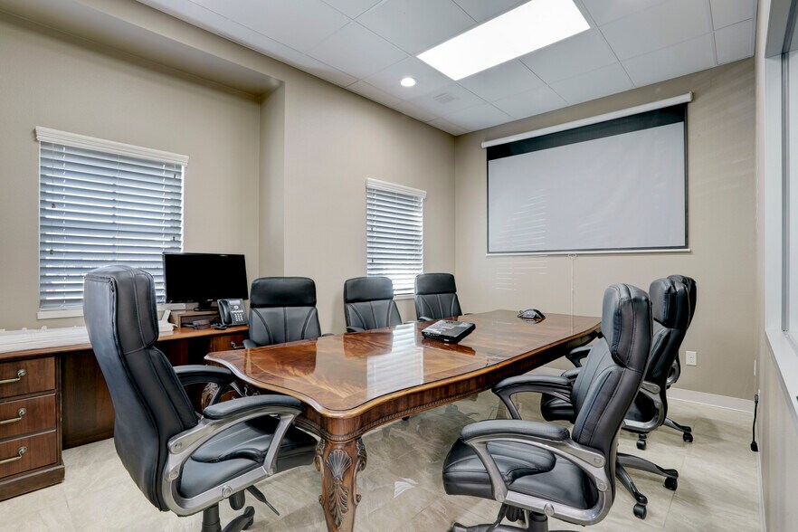 More Photos Of 12234 Shadow Creek Parkway, Pearland Medical For Lease