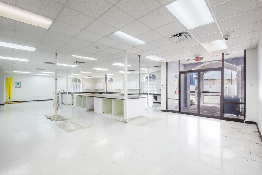 More Photos Of 27 E Hibiscus Blvd, Melbourne Medical For Sale