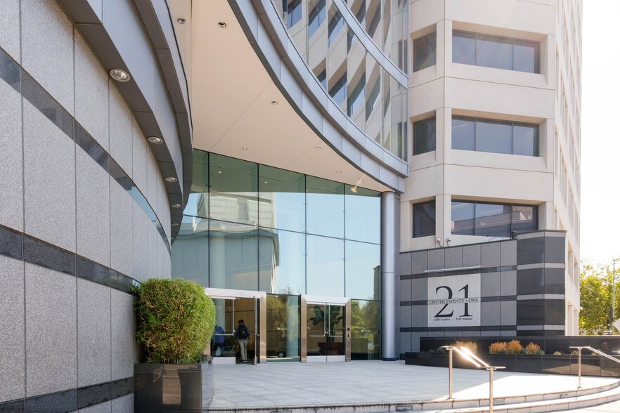 More Photos Of 2101 Webster St, Oakland Unknown For Lease