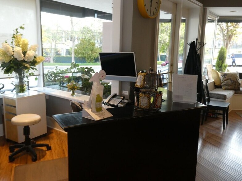 More Photos Of 1101 Foothill Blvd, La Cañada Flintridge Storefront For Lease