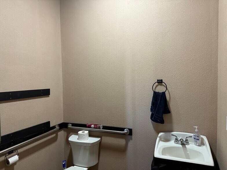 More Photos Of 3556 Marnie Ave, Waterloo Self Storage For Sale