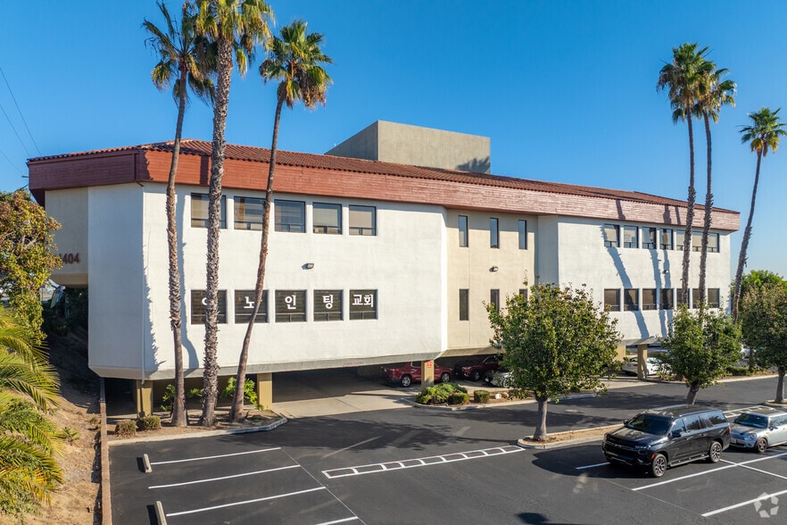 More Photos Of 24404 S Vermont Ave, Harbor City Unknown For Lease