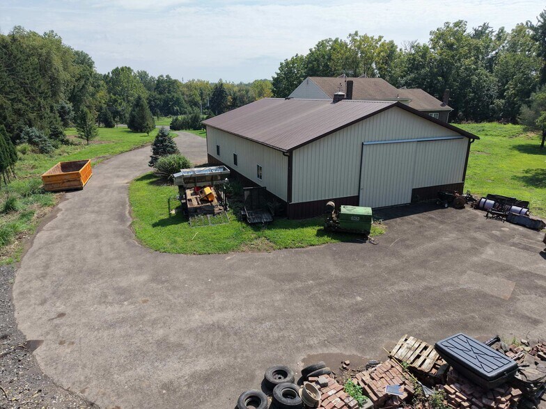 More Photos Of 1550 Mearns Rd, Ivyland Warehouse For Lease