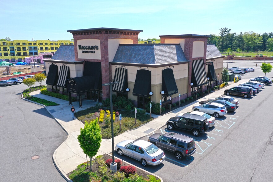 More Photos Of 600 Garden City Plz, Garden City Restaurant For Lease