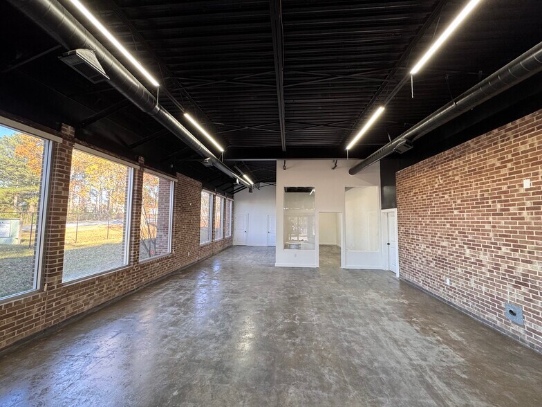 More Photos Of 2230 Lithonia Industrial Blvd, Lithonia Research And Development For Lease