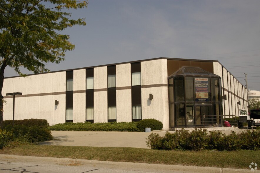 More Photos Of 3850 Clearview Ct, Gurnee Warehouse For Lease