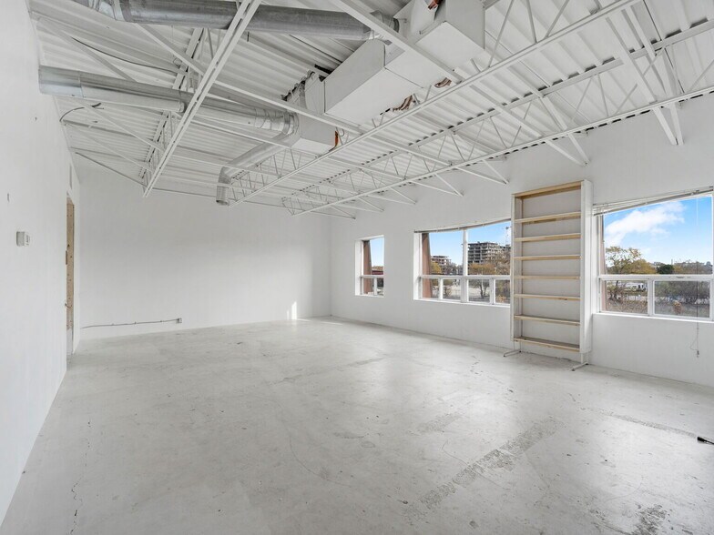 More Photos Of 88-142 Cawthra Ave, Toronto Warehouse For Lease