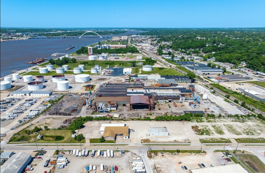 Primary Photo Of 225 33rd St, Bettendorf Manufacturing For Sale