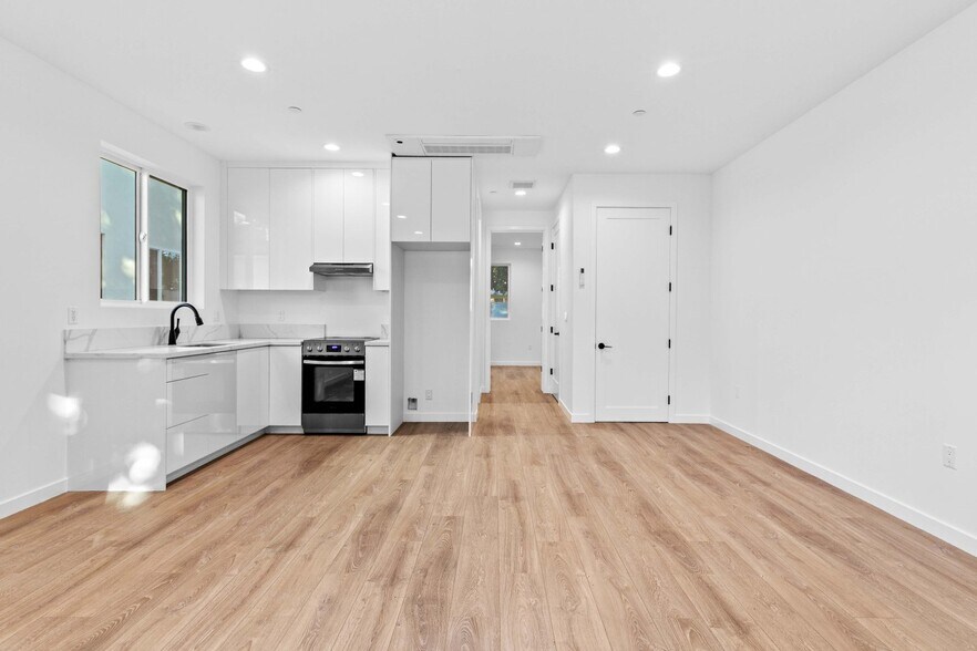 More Photos Of 6842 Cedros Ave, Van Nuys Apartments For Sale