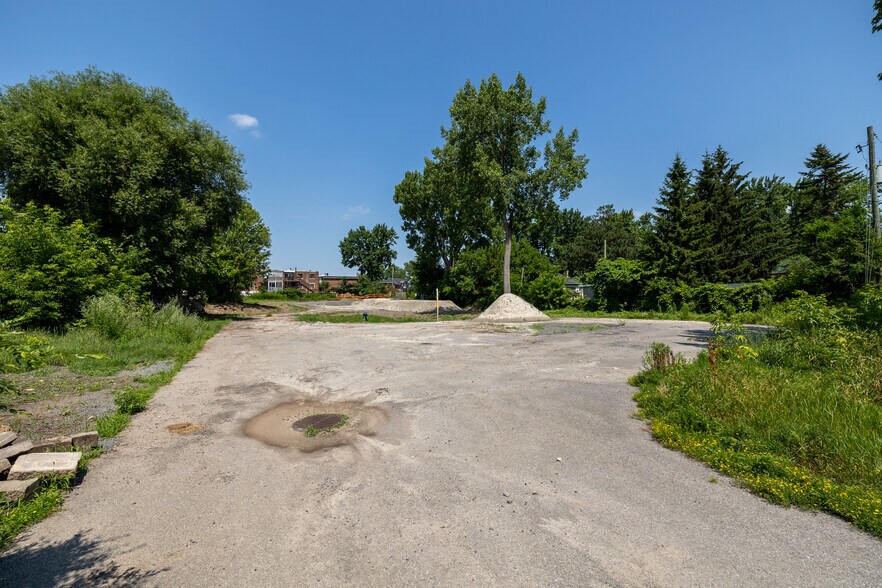 More Photos Of 3323 Boul Lévesque O, Laval Land For Sale