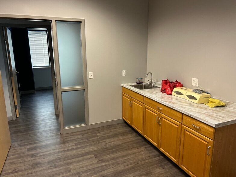 More Photos Of 9325 Upland Ln N, Maple Grove Medical For Lease