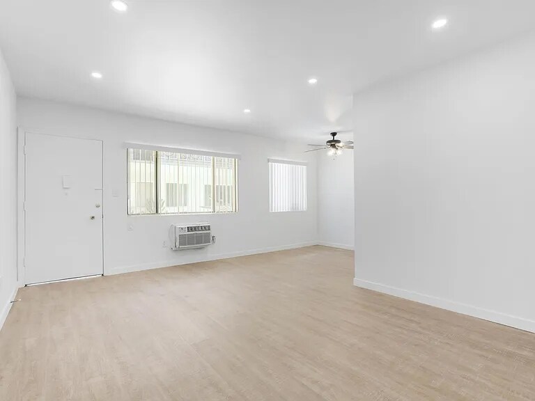 More Photos Of 323 E Chestnut St, Glendale Apartments For Sale
