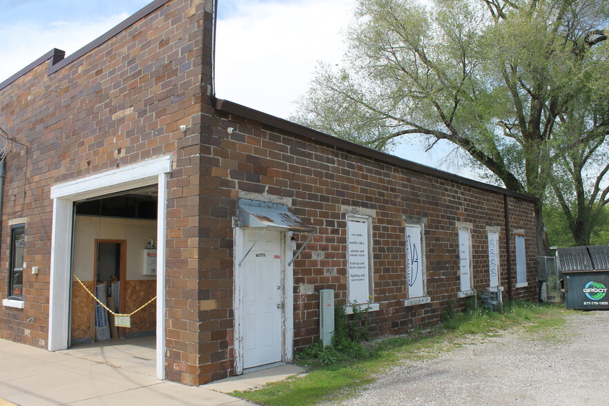 More Photos Of 123 E Hydraulic St, Yorkville Warehouse For Sale