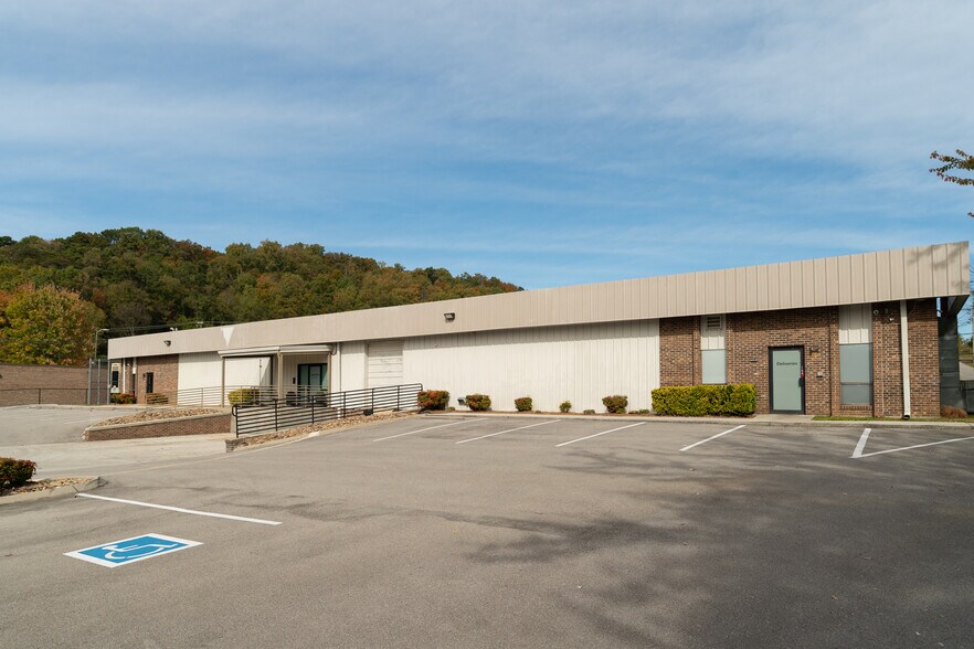 More Photos Of 4440 Walker Blvd, Knoxville Flex For Sale
