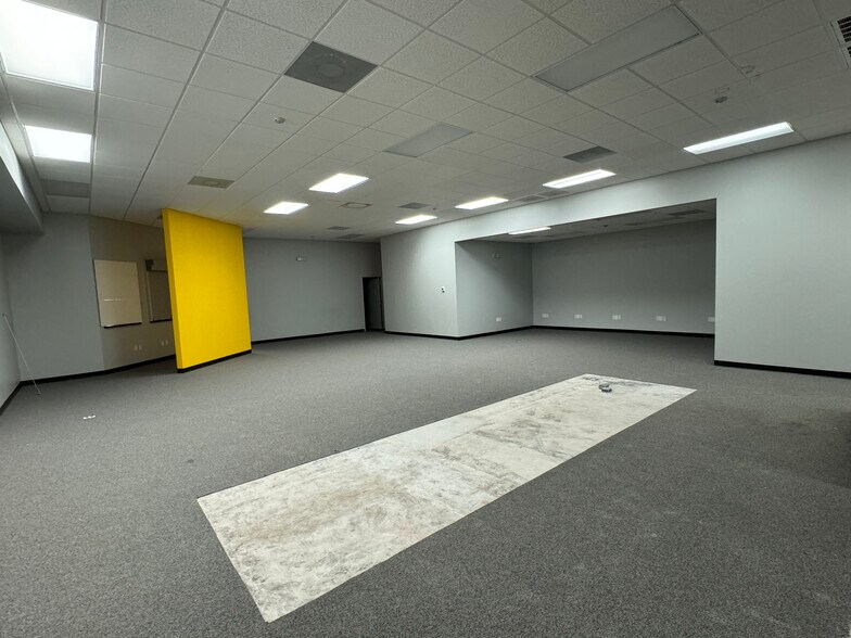 More Photos Of 10781 Park Blvd, Seminole Unknown For Lease