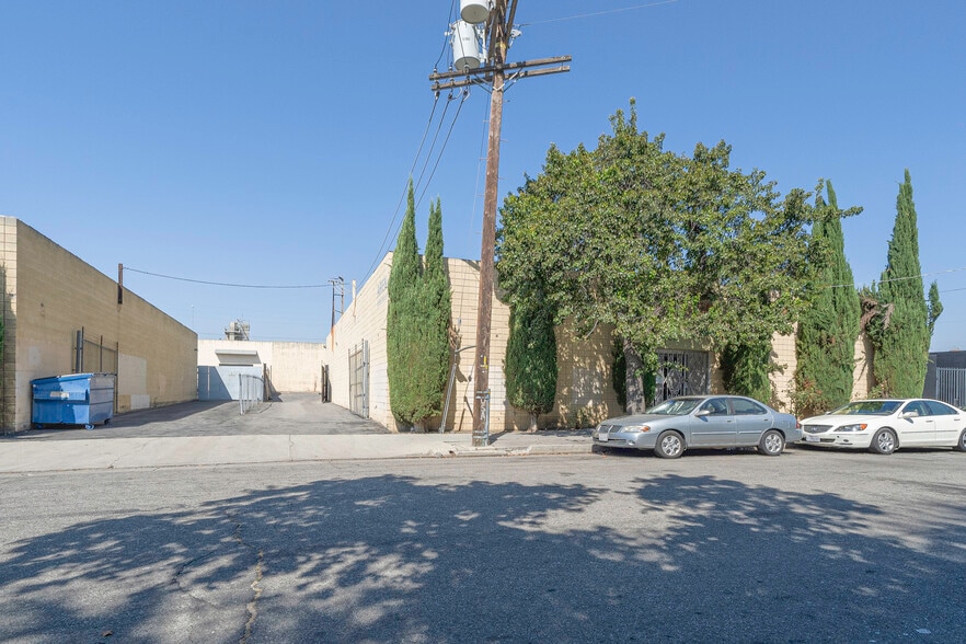 More Photos Of 6943 Eton Ave, Canoga Park Manufacturing For Lease