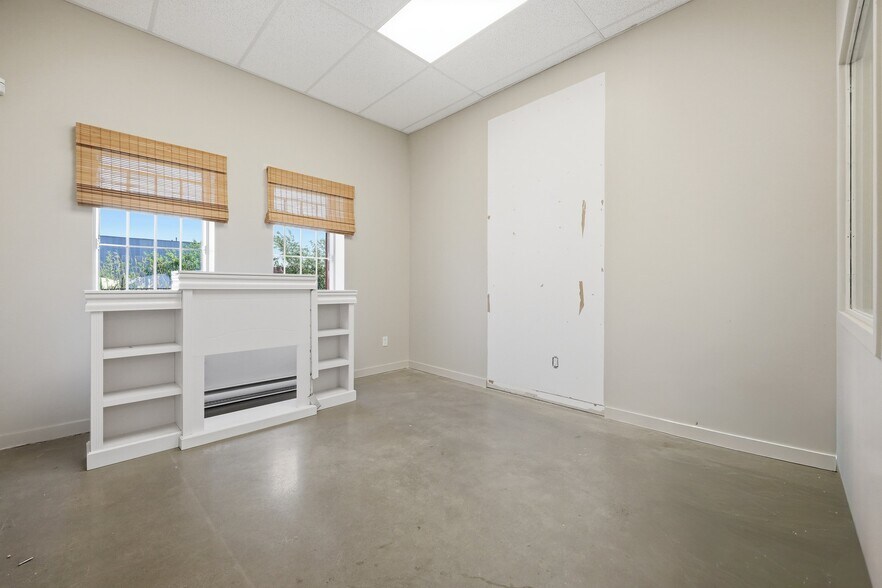 More Photos Of 605 Boul Guimond, Longueuil Warehouse For Sale