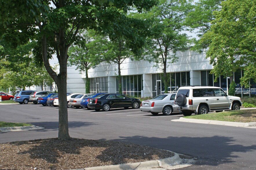 Primary Photo Of 975 Eastwind Dr, Westerville Light Distribution For Lease