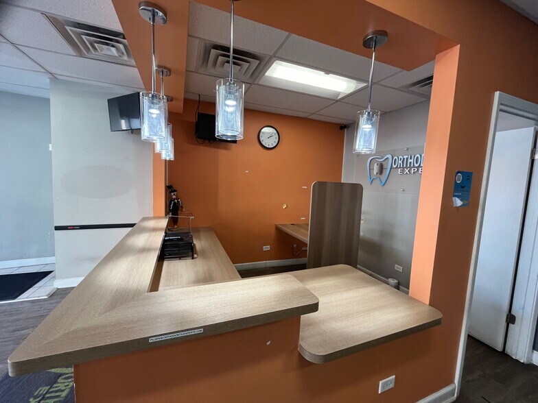 More Photos Of 1719 W 18th St, Chicago Storefront Retail Residential For Lease