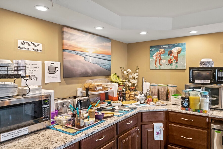 More Photos Of 30 Colonial Ave, Colonial Beach Hotel For Sale