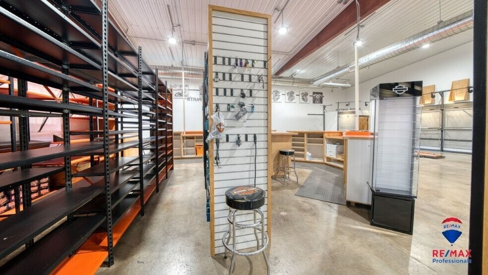 More Photos Of 2423 E Cleveland St, Sundance Flex For Sale