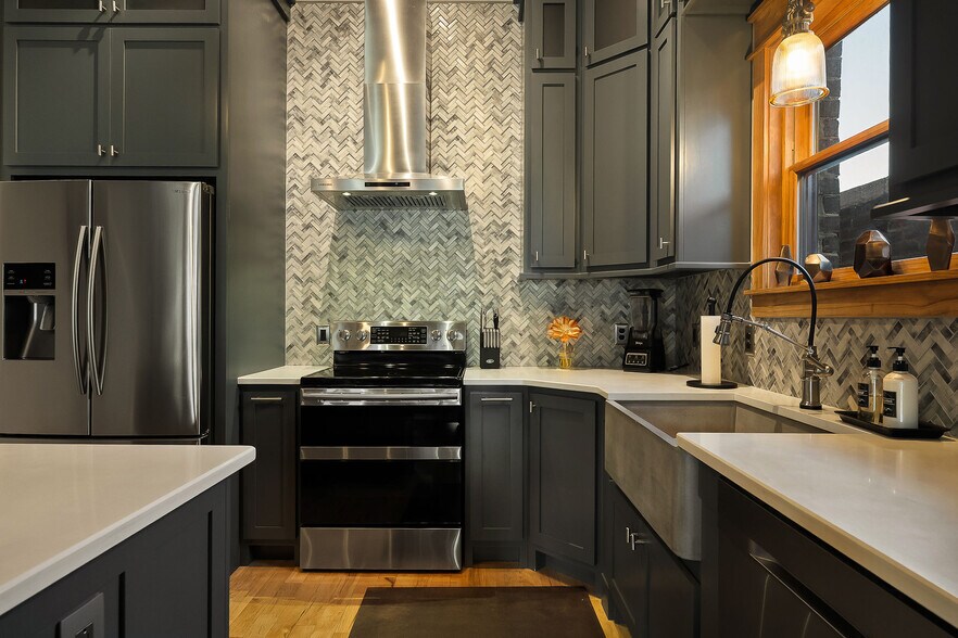 More Photos Of 207 E Main St, McMinnville General Retail For Sale