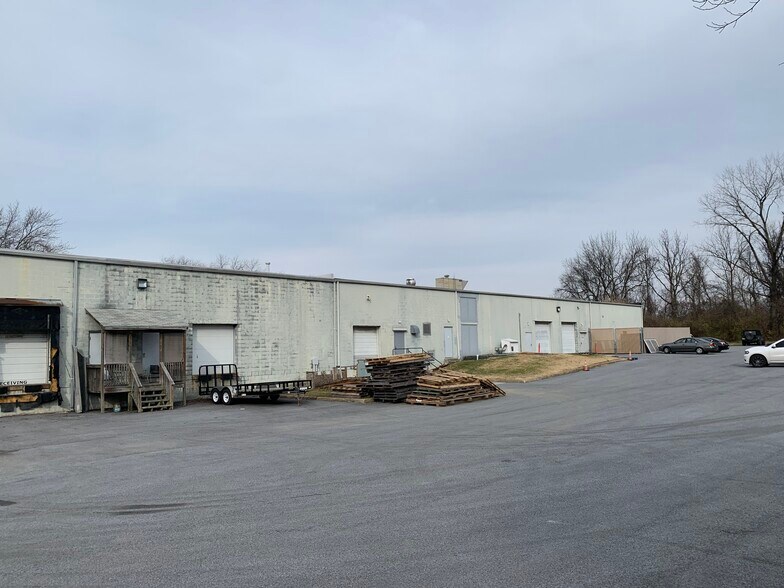 More Photos Of 302-304 Commerce Dr, Exton Manufacturing For Lease