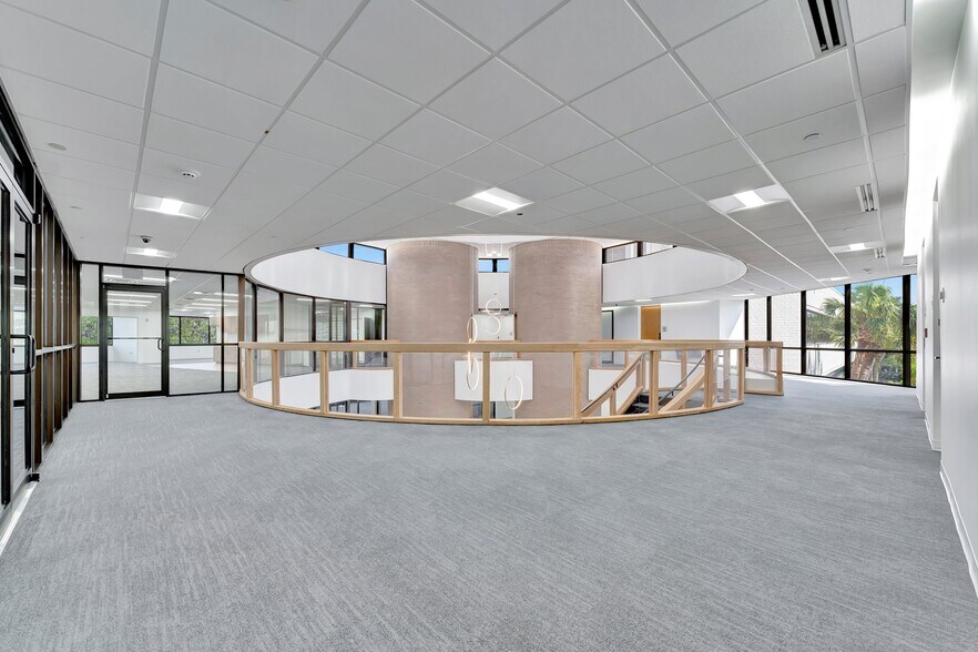 More Photos Of 4904 Eisenhower Blvd, Tampa Office For Lease