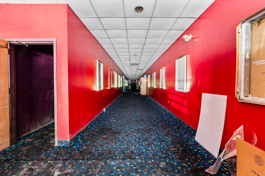 More Photos Of 814-850- Derby Ave, Seymour Unknown For Lease